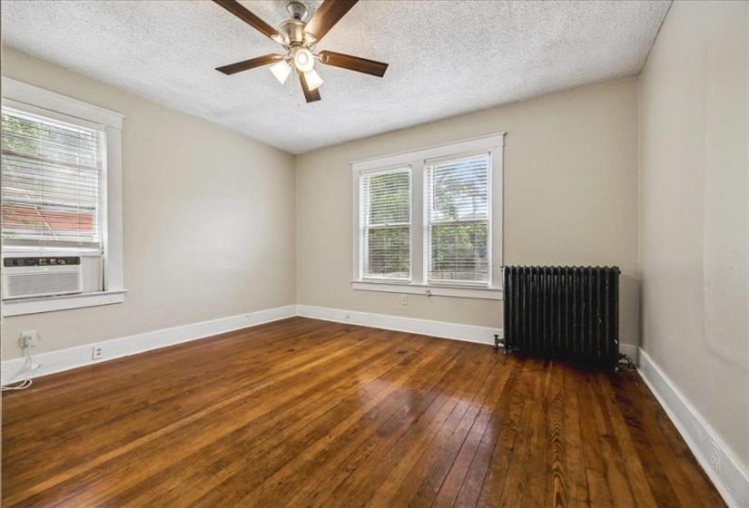 1901 LINDEN AVE, Memphis, Tennessee 38104, 6 Bedrooms Bedrooms, 10 Rooms Rooms,3 BathroomsBathrooms,Residential,For Sale,LINDEN,10223259