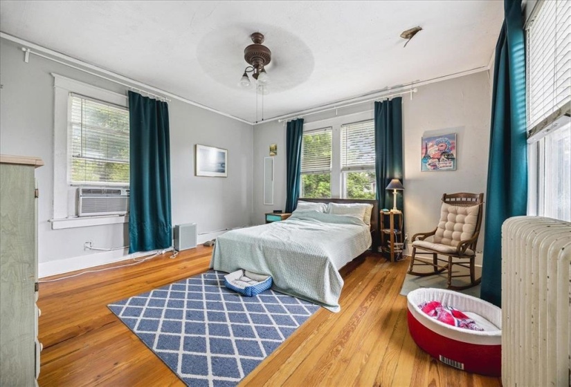 1901 LINDEN AVE, Memphis, Tennessee 38104, 6 Bedrooms Bedrooms, 10 Rooms Rooms,3 BathroomsBathrooms,Residential,For Sale,LINDEN,10223259