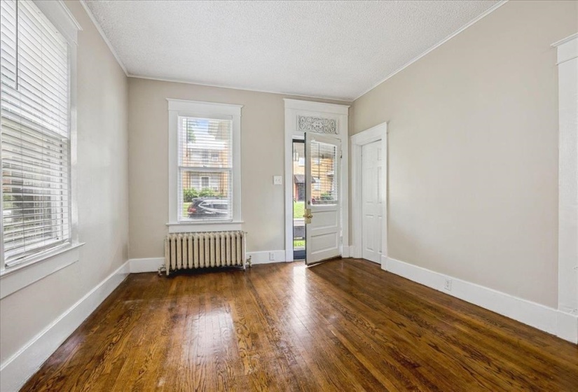 1901 LINDEN AVE, Memphis, Tennessee 38104, 6 Bedrooms Bedrooms, 10 Rooms Rooms,3 BathroomsBathrooms,Residential,For Sale,LINDEN,10223259