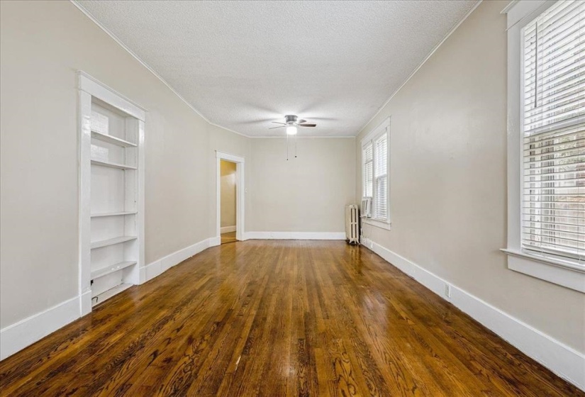1901 LINDEN AVE, Memphis, Tennessee 38104, 6 Bedrooms Bedrooms, 10 Rooms Rooms,3 BathroomsBathrooms,Residential,For Sale,LINDEN,10223259