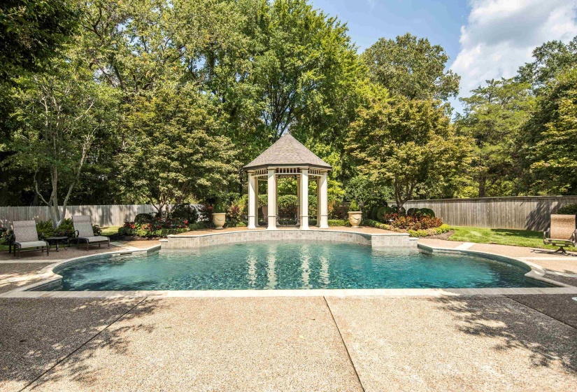 9320 GWYNN HOLLOW CV, Germantown, Tennessee 38139, 5 Bedroom Bedrooms, 14 Room Rooms,5.2 BathroomBathrooms,Residential,For Sale,GWYNN HOLLOW,0,10223273