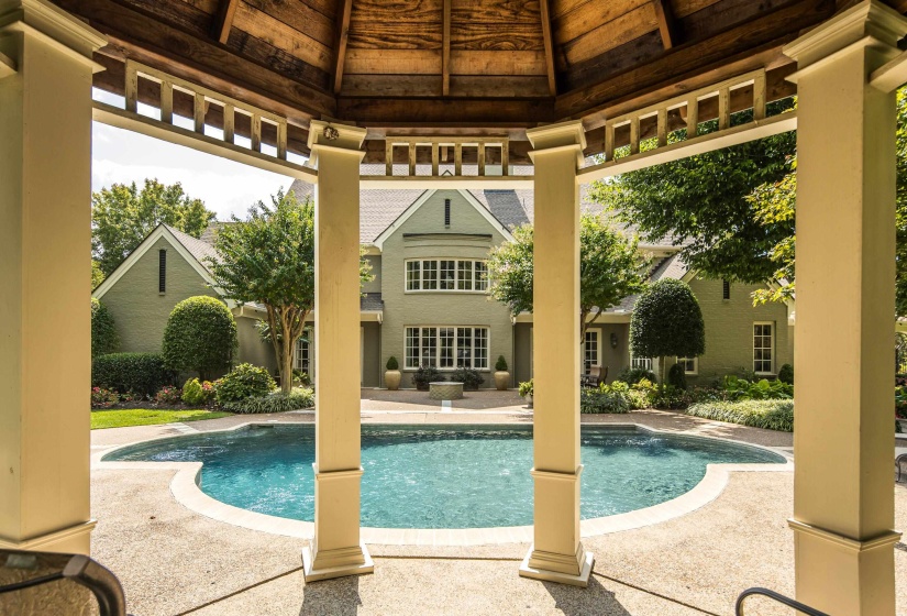 9320 GWYNN HOLLOW CV, Germantown, Tennessee 38139, 5 Bedroom Bedrooms, 14 Room Rooms,5.2 BathroomBathrooms,Residential,For Sale,GWYNN HOLLOW,0,10223273