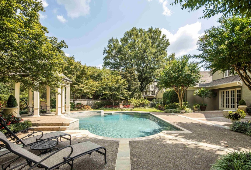 9320 GWYNN HOLLOW CV, Germantown, Tennessee 38139, 5 Bedroom Bedrooms, 14 Room Rooms,5.2 BathroomBathrooms,Residential,For Sale,GWYNN HOLLOW,0,10223273