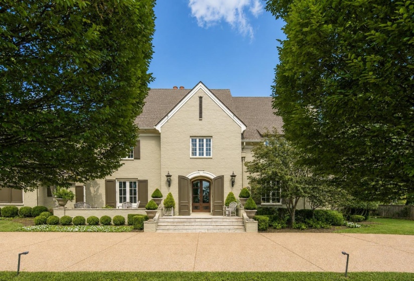 9320 GWYNN HOLLOW CV, Germantown, Tennessee 38139, 5 Bedroom Bedrooms, 14 Room Rooms,5.2 BathroomBathrooms,Residential,For Sale,GWYNN HOLLOW,0,10223273