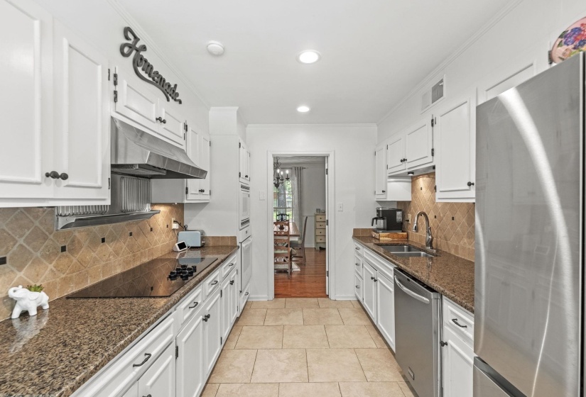 2250 LOCHLEVIN DR, Memphis, Tennessee 38119, 4 Bedroom Bedrooms, 8 Room Rooms,3 BathroomBathrooms,Residential,For Sale,LOCHLEVIN,0,10223281