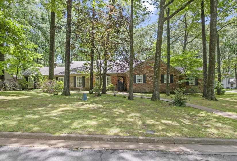 2250 LOCHLEVIN DR, Memphis, Tennessee 38119, 4 Bedroom Bedrooms, 8 Room Rooms,3 BathroomBathrooms,Residential,For Sale,LOCHLEVIN,0,10223281