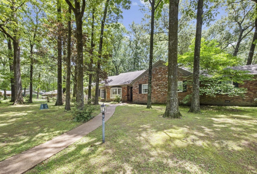 2250 LOCHLEVIN DR, Memphis, Tennessee 38119, 4 Bedroom Bedrooms, 8 Room Rooms,3 BathroomBathrooms,Residential,For Sale,LOCHLEVIN,0,10223281