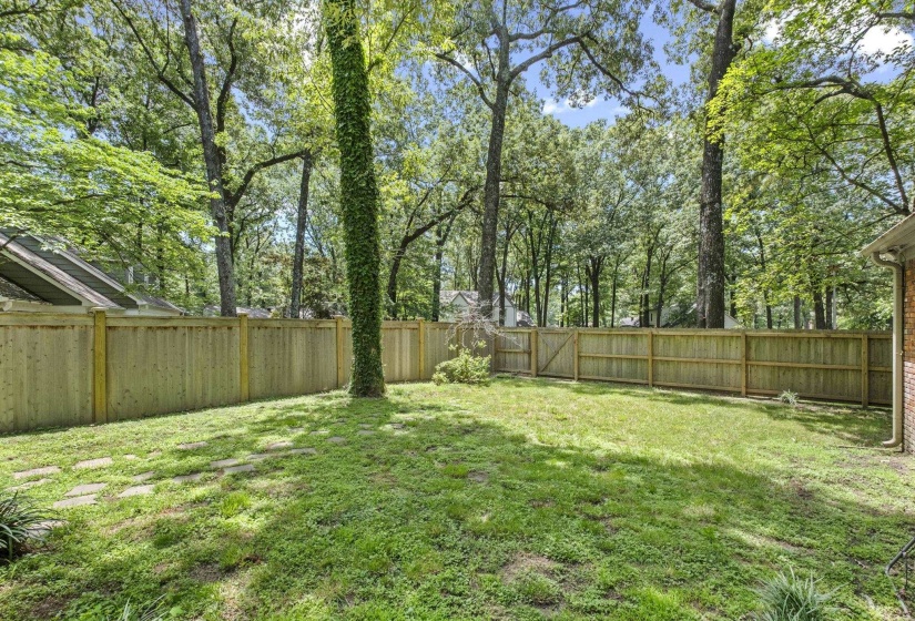 2250 LOCHLEVIN DR, Memphis, Tennessee 38119, 4 Bedroom Bedrooms, 8 Room Rooms,3 BathroomBathrooms,Residential,For Sale,LOCHLEVIN,0,10223281