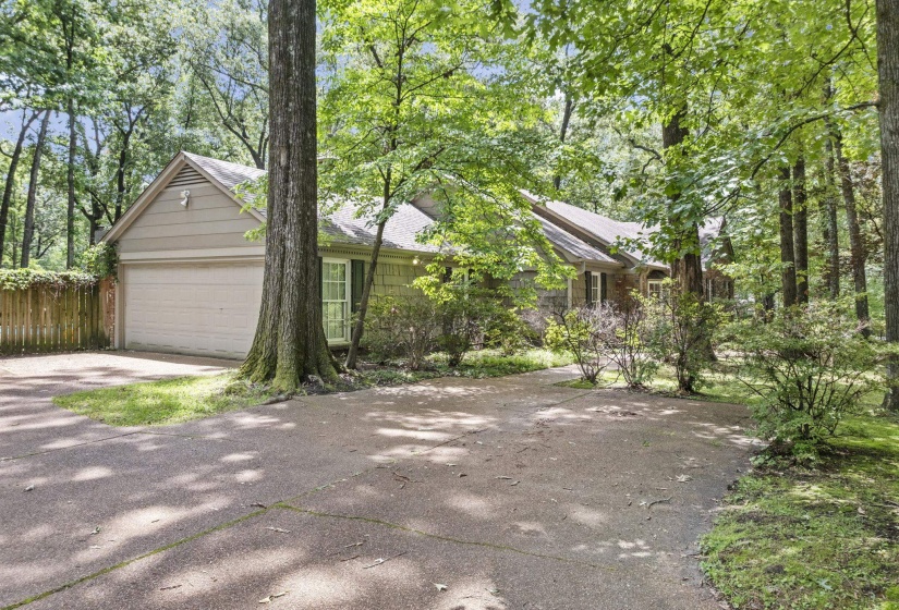 2250 LOCHLEVIN DR, Memphis, Tennessee 38119, 4 Bedroom Bedrooms, 8 Room Rooms,3 BathroomBathrooms,Residential,For Sale,LOCHLEVIN,0,10223281