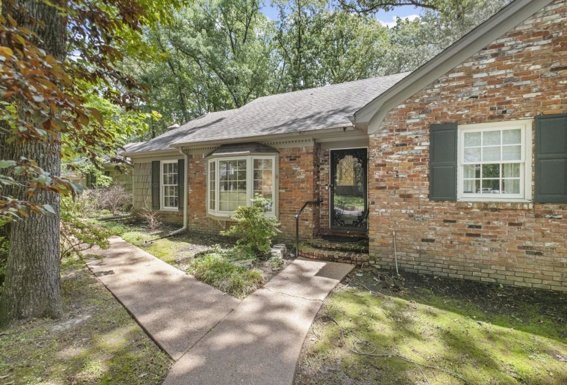 2250 LOCHLEVIN DR, Memphis, Tennessee 38119, 4 Bedroom Bedrooms, 8 Room Rooms,3 BathroomBathrooms,Residential,For Sale,LOCHLEVIN,0,10223281