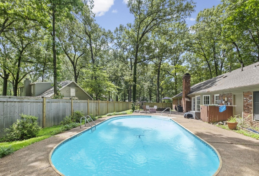 2250 LOCHLEVIN DR, Memphis, Tennessee 38119, 4 Bedroom Bedrooms, 8 Room Rooms,3 BathroomBathrooms,Residential,For Sale,LOCHLEVIN,0,10223281
