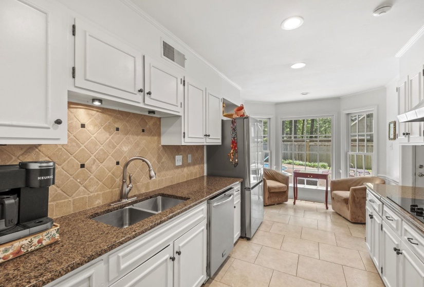 2250 LOCHLEVIN DR, Memphis, Tennessee 38119, 4 Bedroom Bedrooms, 8 Room Rooms,3 BathroomBathrooms,Residential,For Sale,LOCHLEVIN,0,10223281