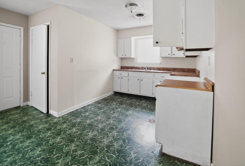 4530 SPRING VALLEY DR, Memphis, Tennessee 38128, 3 Bedroom Bedrooms, 7 Room Rooms,1 BathroomBathrooms,Residential,For Sale,SPRING VALLEY,0,10223282