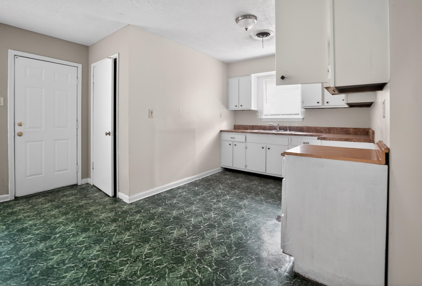 4530 SPRING VALLEY DR, Memphis, Tennessee 38128, 3 Bedroom Bedrooms, 7 Room Rooms,1 BathroomBathrooms,Residential,For Sale,SPRING VALLEY,0,10223282
