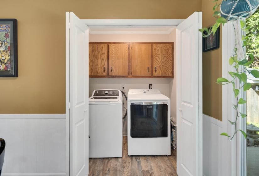 Dedicated laundry closet w/ overhead cabinetry,