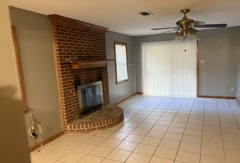 417 CHARTER AVE, Memphis, Tennessee 38109, 2 Bedrooms Bedrooms, 6 Rooms Rooms,2 BathroomsBathrooms,Residential,For Sale,CHARTER,10223325