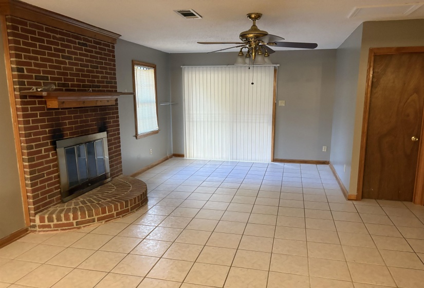417 CHARTER AVE, Memphis, Tennessee 38109, 2 Bedrooms Bedrooms, 6 Rooms Rooms,2 BathroomsBathrooms,Residential,For Sale,CHARTER,10223325
