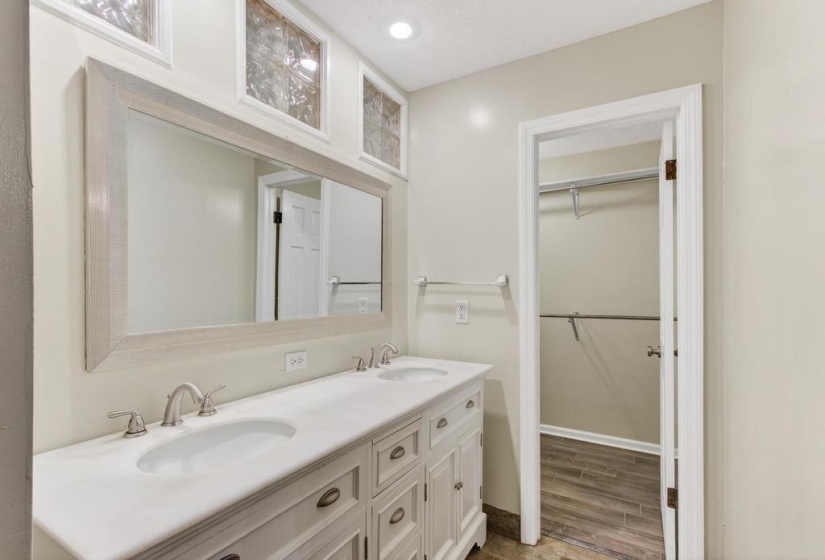 1453 ASHSTONE DR, Germantown, Tennessee 38138, 4 Bedroom Bedrooms, 8 Room Rooms,2.1 BathroomBathrooms,Residential,For Sale,ASHSTONE,0,10223327