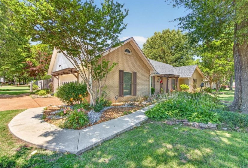 1453 ASHSTONE DR, Germantown, Tennessee 38138, 4 Bedroom Bedrooms, 8 Room Rooms,2.1 BathroomBathrooms,Residential,For Sale,ASHSTONE,0,10223327