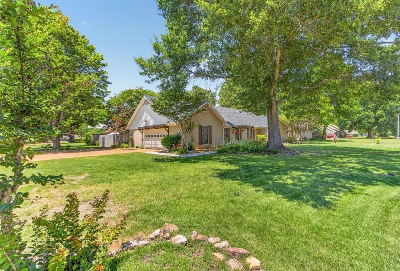 1453 ASHSTONE DR, Germantown, Tennessee 38138, 4 Bedroom Bedrooms, 8 Room Rooms,2.1 BathroomBathrooms,Residential,For Sale,ASHSTONE,0,10223327