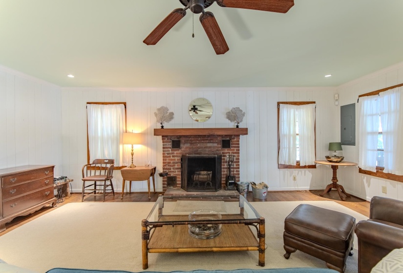 330 MAMIE WAY, Counce, Tennessee 38326, 1 Bedroom Bedrooms, 4 Rooms Rooms,1.1 BathroomsBathrooms,Residential,For Sale,MAMIE,10208031