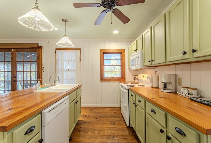 330 MAMIE WAY, Counce, Tennessee 38326, 1 Bedroom Bedrooms, 4 Rooms Rooms,1.1 BathroomsBathrooms,Residential,For Sale,MAMIE,10208031