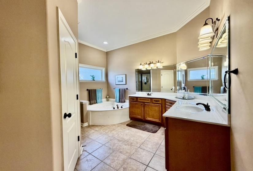 65 BURTON PLACE DR, Oakland, Tennessee 38060, 4 Bedroom Bedrooms, 9 Room Rooms,3 BathroomBathrooms,Residential,For Sale,BURTON PLACE,0,10223316
