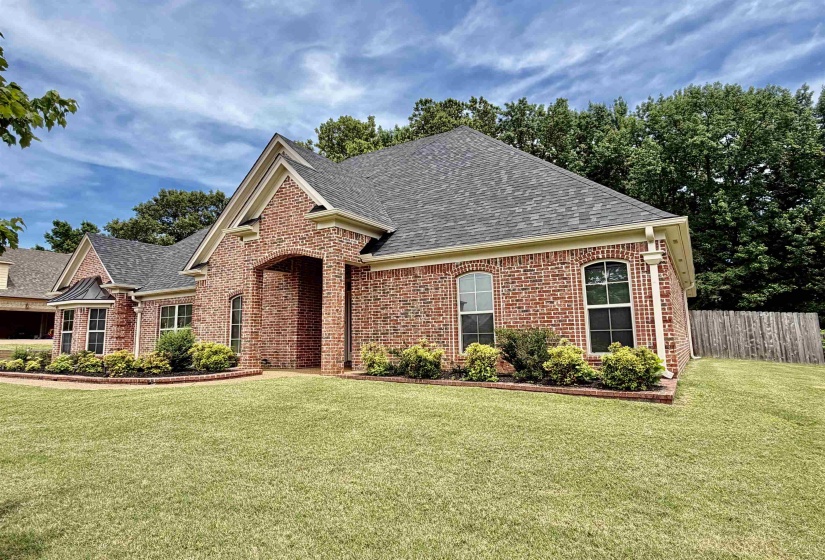 65 BURTON PLACE DR, Oakland, Tennessee 38060, 4 Bedroom Bedrooms, 9 Room Rooms,3 BathroomBathrooms,Residential,For Sale,BURTON PLACE,0,10223316