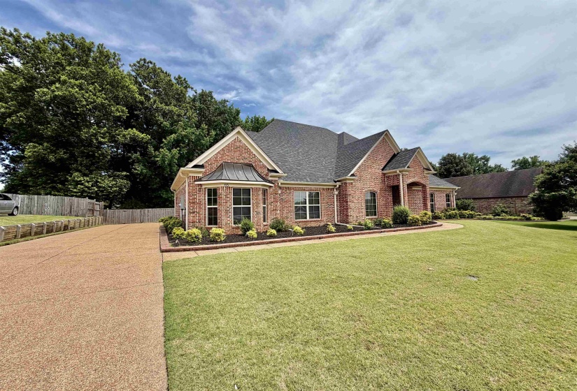 65 BURTON PLACE DR, Oakland, Tennessee 38060, 4 Bedroom Bedrooms, 9 Room Rooms,3 BathroomBathrooms,Residential,For Sale,BURTON PLACE,0,10223316