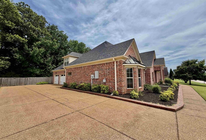 65 BURTON PLACE DR, Oakland, Tennessee 38060, 4 Bedroom Bedrooms, 9 Room Rooms,3 BathroomBathrooms,Residential,For Sale,BURTON PLACE,0,10223316