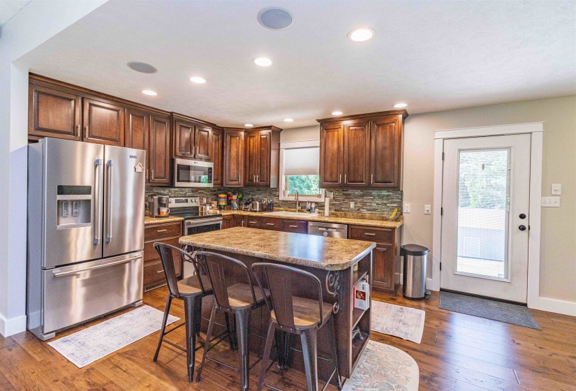 393 FALCON NEW BETHEL RD, Selmer, Tennessee 38375, 4 Bedrooms Bedrooms, 9 Rooms Rooms,2.1 BathroomsBathrooms,Residential,For Sale,FALCON NEW BETHEL,10223335