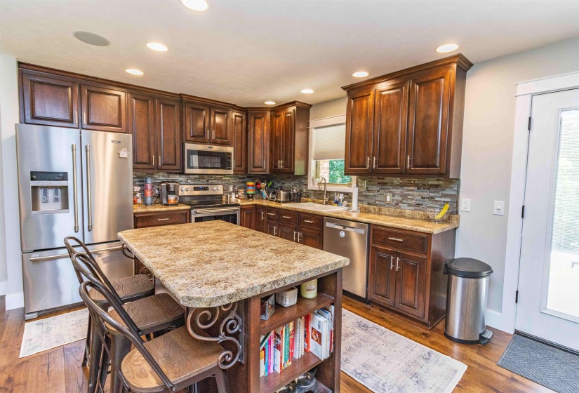 393 FALCON NEW BETHEL RD, Selmer, Tennessee 38375, 4 Bedrooms Bedrooms, 9 Rooms Rooms,2.1 BathroomsBathrooms,Residential,For Sale,FALCON NEW BETHEL,10223335
