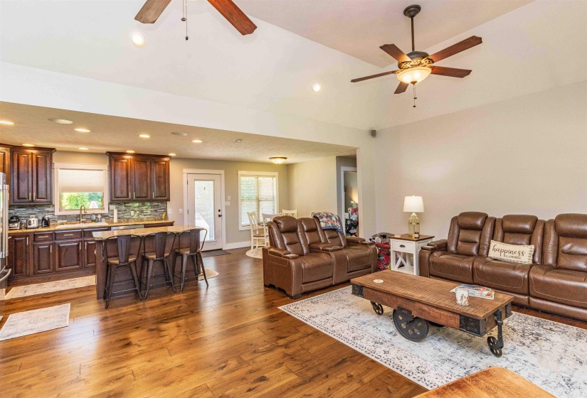 393 FALCON NEW BETHEL RD, Selmer, Tennessee 38375, 4 Bedrooms Bedrooms, 9 Rooms Rooms,2.1 BathroomsBathrooms,Residential,For Sale,FALCON NEW BETHEL,10223335