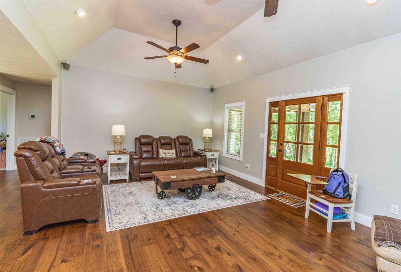 393 FALCON NEW BETHEL RD, Selmer, Tennessee 38375, 4 Bedrooms Bedrooms, 9 Rooms Rooms,2.1 BathroomsBathrooms,Residential,For Sale,FALCON NEW BETHEL,10223335