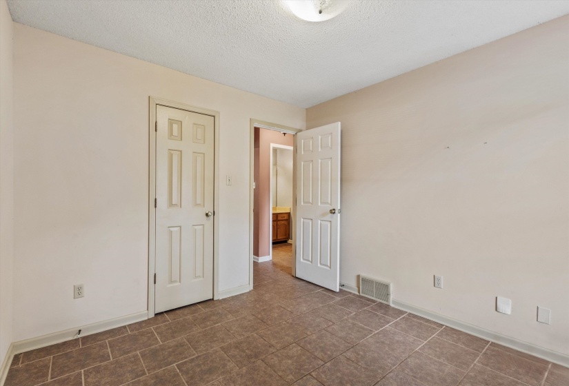 7009 ROCKY CREEK DR, Memphis, Tennessee 38125, 3 Bedrooms Bedrooms, 6 Rooms Rooms,2 BathroomsBathrooms,Residential,For Sale,ROCKY CREEK,10223349