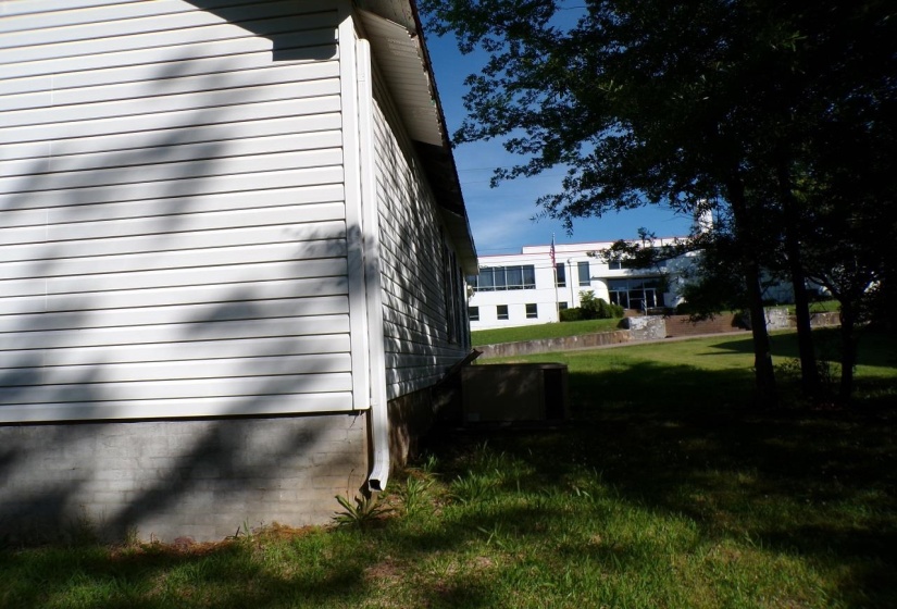 227 5TH ST, Selmer, Tennessee 38375, 2 Bedroom Bedrooms, 6 Room Rooms,1 BathroomBathrooms,Residential,For Sale,5TH,0,10223350