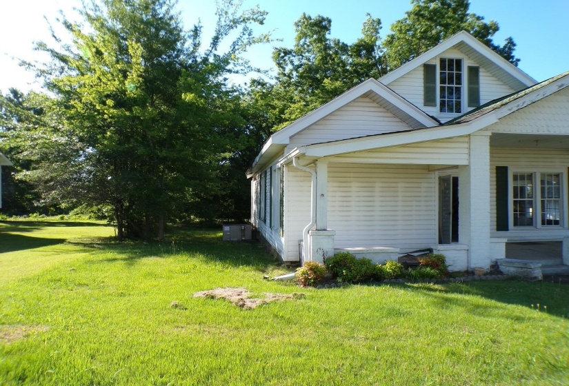 227 5TH ST, Selmer, Tennessee 38375, 2 Bedroom Bedrooms, 6 Room Rooms,1 BathroomBathrooms,Residential,For Sale,5TH,0,10223350