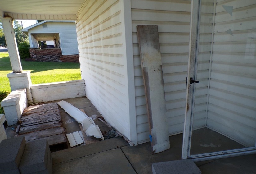 227 5TH ST, Selmer, Tennessee 38375, 2 Bedroom Bedrooms, 6 Room Rooms,1 BathroomBathrooms,Residential,For Sale,5TH,0,10223350