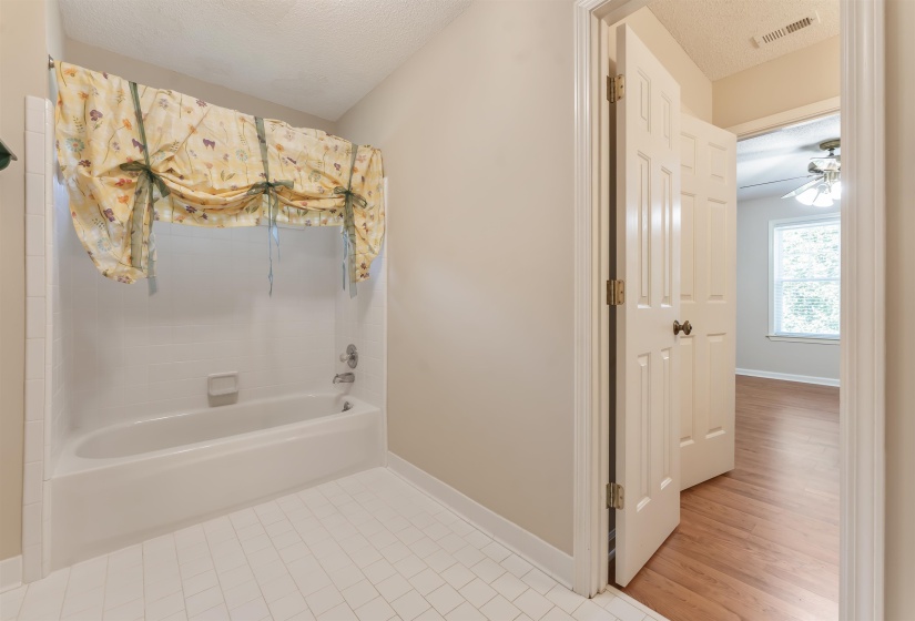 4279 HIGH PLAINS RD, Bartlett, Tennessee 38135, 4 Bedrooms Bedrooms, 9 Rooms Rooms,3.1 BathroomsBathrooms,Residential,For Sale,HIGH PLAINS,10223360