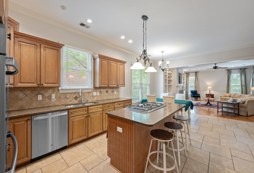 1634 LAUREL KNOLL CIR, Germantown, Tennessee 38139, 4 Bedrooms Bedrooms, 9 Rooms Rooms,3.1 BathroomsBathrooms,Residential,For Sale,LAUREL KNOLL,10223369