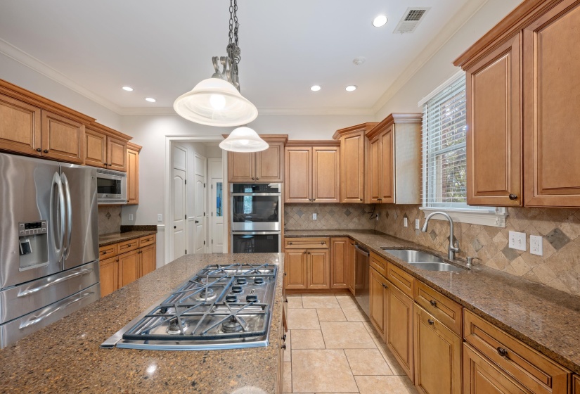 1634 LAUREL KNOLL CIR, Germantown, Tennessee 38139, 4 Bedrooms Bedrooms, 9 Rooms Rooms,3.1 BathroomsBathrooms,Residential,For Sale,LAUREL KNOLL,10223369