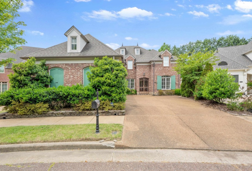 1634 LAUREL KNOLL CIR, Germantown, Tennessee 38139, 4 Bedrooms Bedrooms, 9 Rooms Rooms,3.1 BathroomsBathrooms,Residential,For Sale,LAUREL KNOLL,10223369