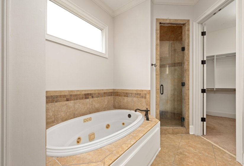 1634 LAUREL KNOLL CIR, Germantown, Tennessee 38139, 4 Bedrooms Bedrooms, 9 Rooms Rooms,3.1 BathroomsBathrooms,Residential,For Sale,LAUREL KNOLL,10223369