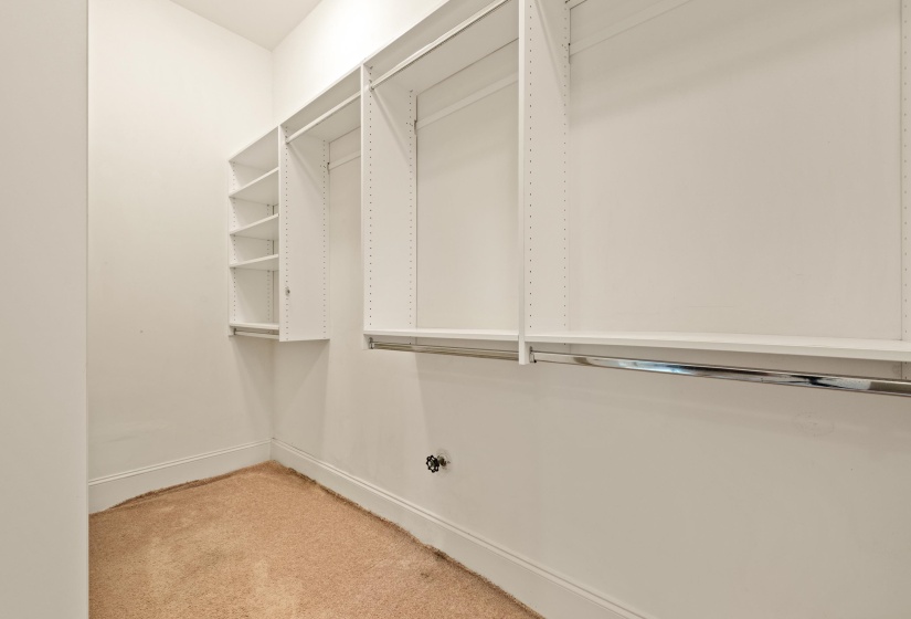 1634 LAUREL KNOLL CIR, Germantown, Tennessee 38139, 4 Bedrooms Bedrooms, 9 Rooms Rooms,3.1 BathroomsBathrooms,Residential,For Sale,LAUREL KNOLL,10223369