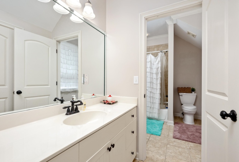 1634 LAUREL KNOLL CIR, Germantown, Tennessee 38139, 4 Bedrooms Bedrooms, 9 Rooms Rooms,3.1 BathroomsBathrooms,Residential,For Sale,LAUREL KNOLL,10223369