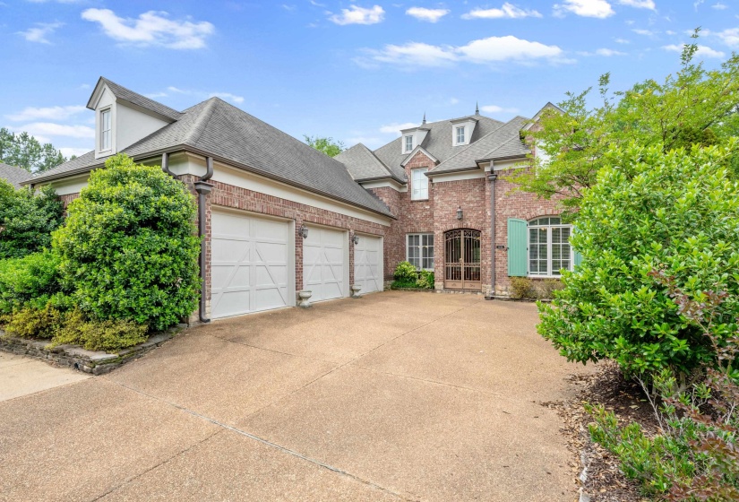 1634 LAUREL KNOLL CIR, Germantown, Tennessee 38139, 4 Bedrooms Bedrooms, 9 Rooms Rooms,3.1 BathroomsBathrooms,Residential,For Sale,LAUREL KNOLL,10223369