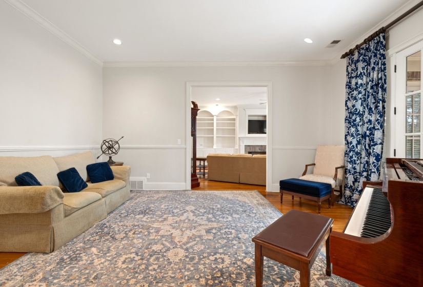 1634 LAUREL KNOLL CIR, Germantown, Tennessee 38139, 4 Bedrooms Bedrooms, 9 Rooms Rooms,3.1 BathroomsBathrooms,Residential,For Sale,LAUREL KNOLL,10223369