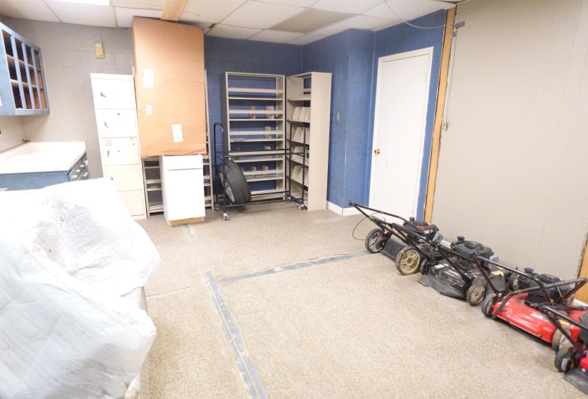 Miscellaneous room featuring a drop ceiling and a desk