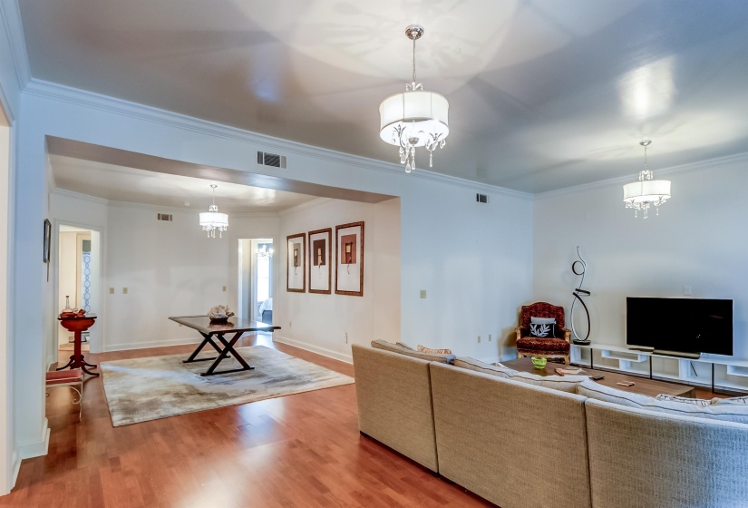 591 LEXINGTON CLUB CT, Memphis, Tennessee 38117, 2 Bedrooms Bedrooms, 5 Rooms Rooms,2 BathroomsBathrooms,Residential,For Sale,LEXINGTON CLUB,10223370