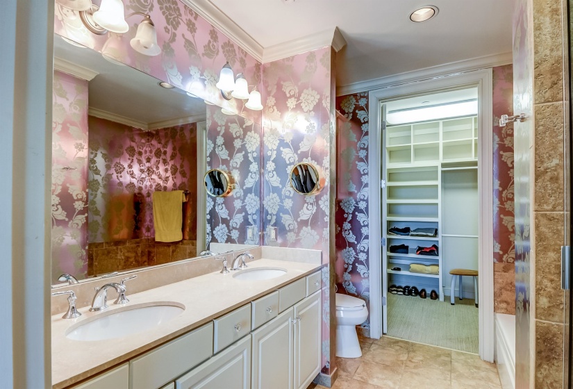 591 LEXINGTON CLUB CT, Memphis, Tennessee 38117, 2 Bedrooms Bedrooms, 5 Rooms Rooms,2 BathroomsBathrooms,Residential,For Sale,LEXINGTON CLUB,10223370